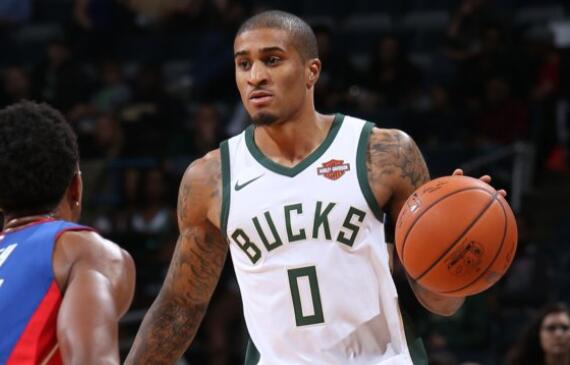 配合辅助在 配合辅助在